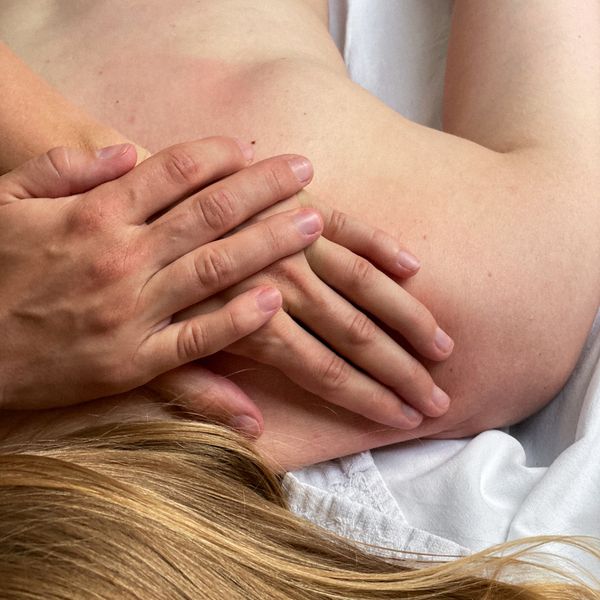 Массаж в уютной студии – забота о здоровье и восстановлении тела.